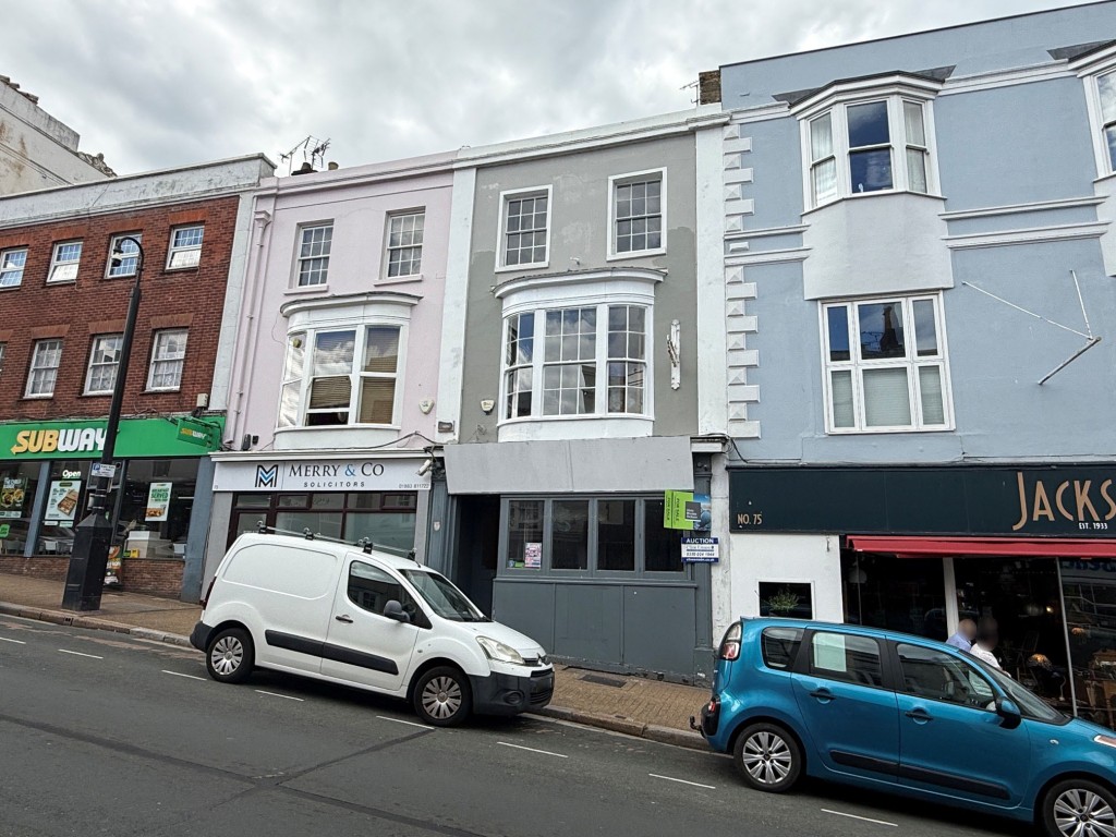 Lot: 78 - VACANT FOUR STOREY FREEHOLD TOWN CENTRE BUILDING WITH POTENTIAL - The Front Elevation